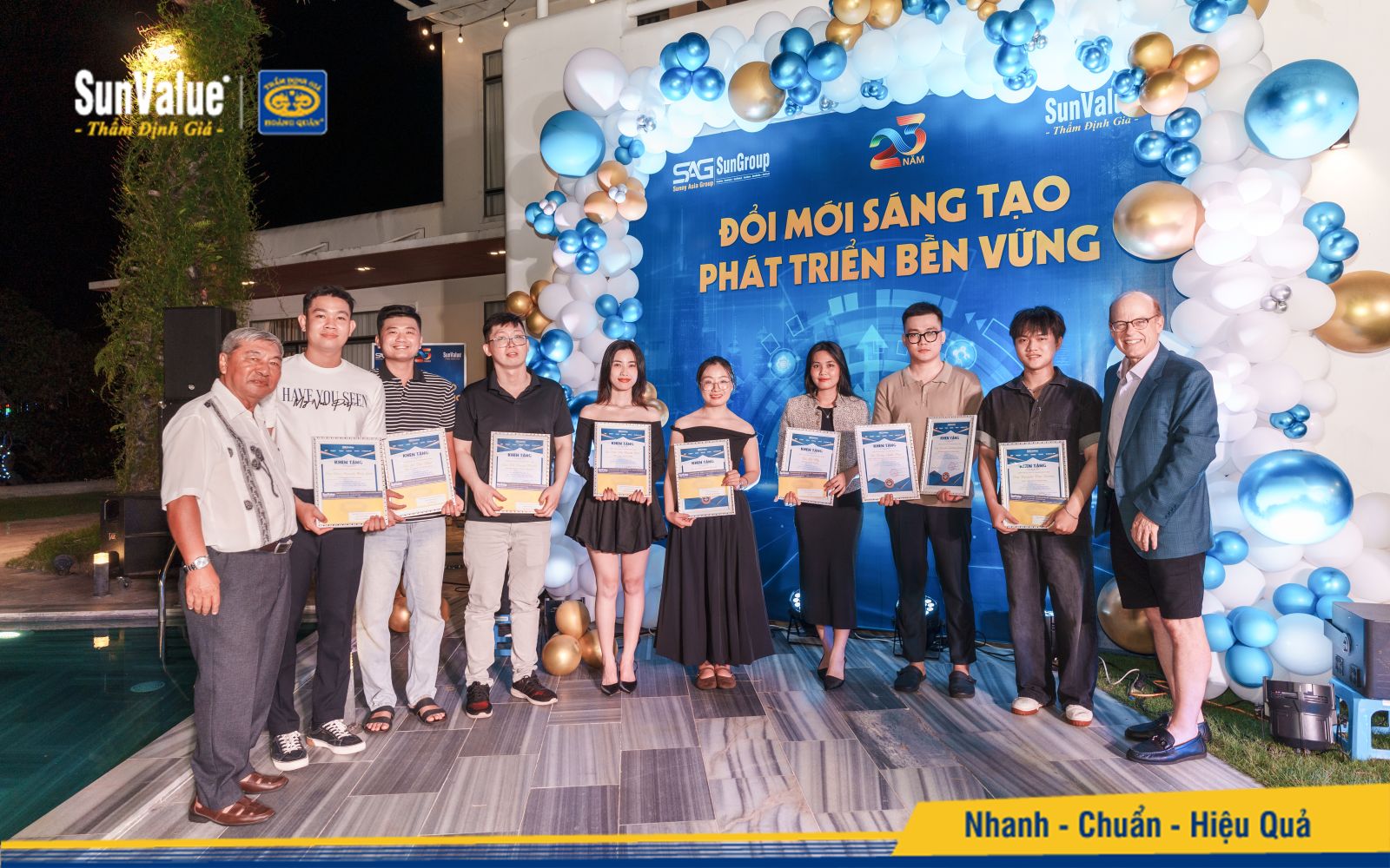 Trao giải CBNV xuất sắc cấp công ty 6 tháng đầu năm 2025